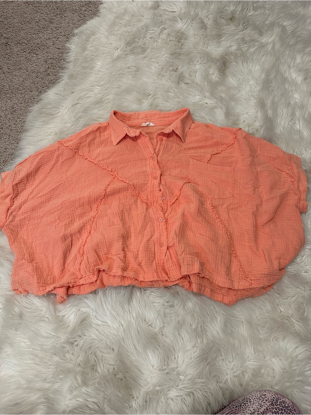easel Coral Button-Down Cropped Shirt